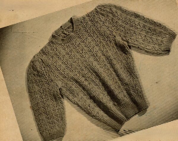 Twee jumpers met kantpatroon