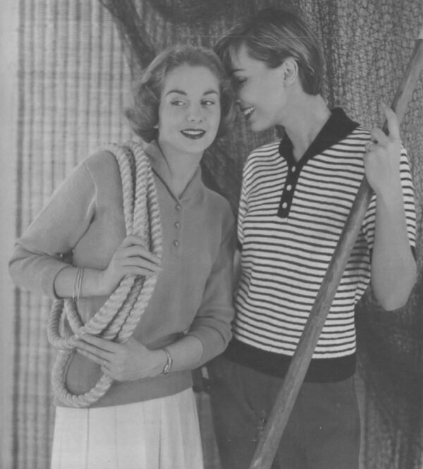 Twee damesjumpers, effen en gestreept